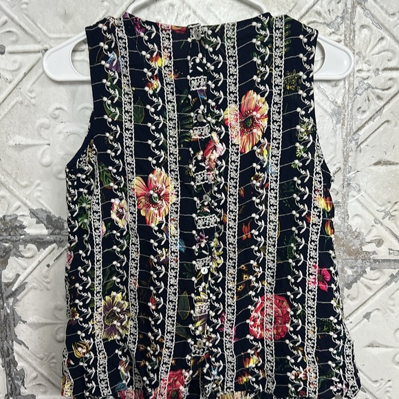 Floral Black Sleeveless Top - Picture 3 of 6